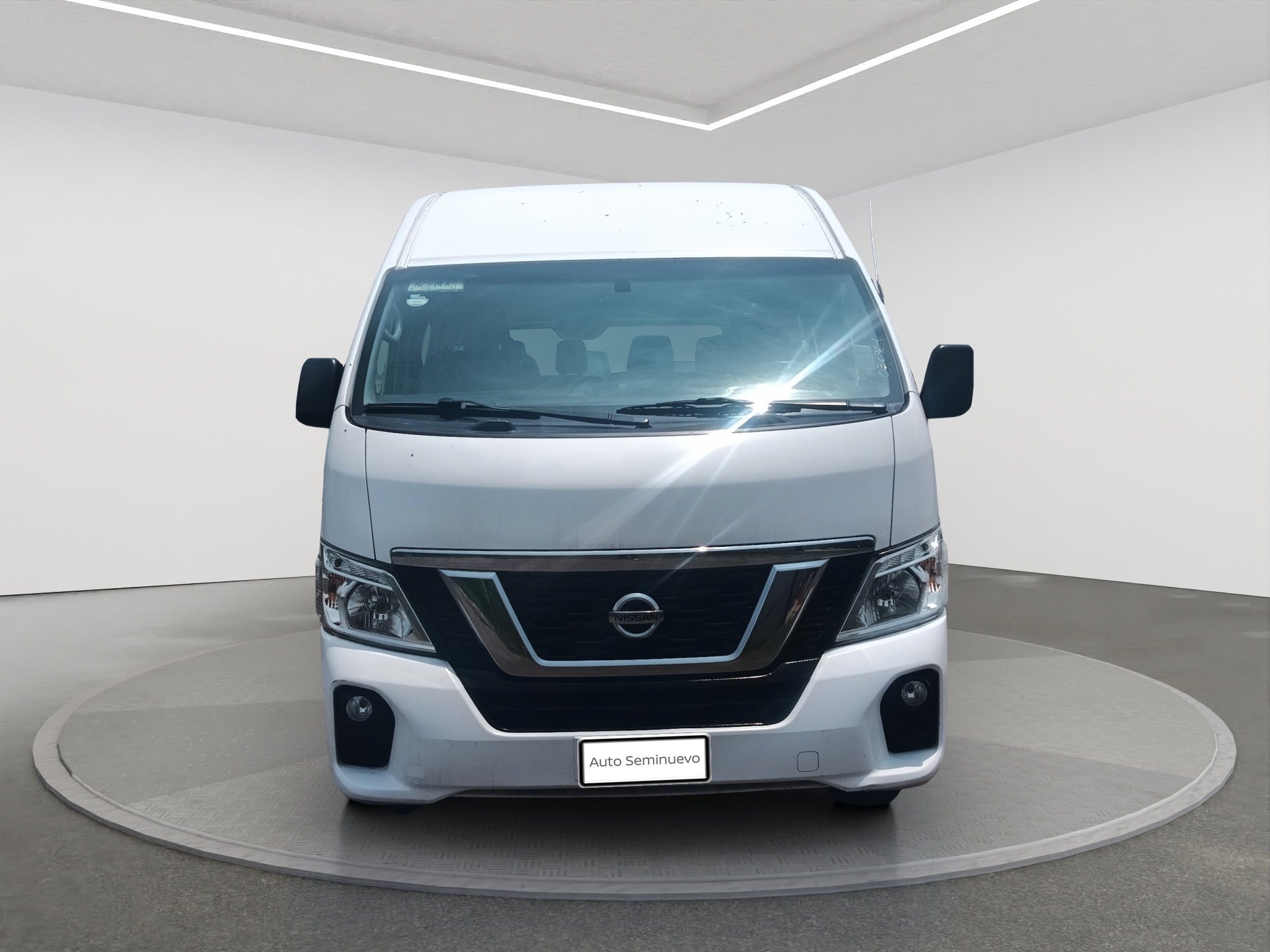 2020 Nissan URVAN 4 PTS AMPLIA TM5 AAC DESEM TRAS 15 PAS