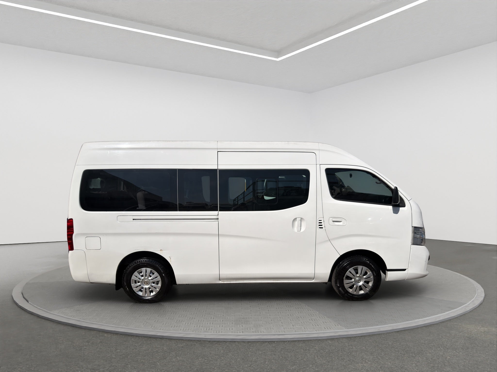 2020 Nissan URVAN 4 PTS AMPLIA TD TM5 AAC DESEM TRAS 15 PAS