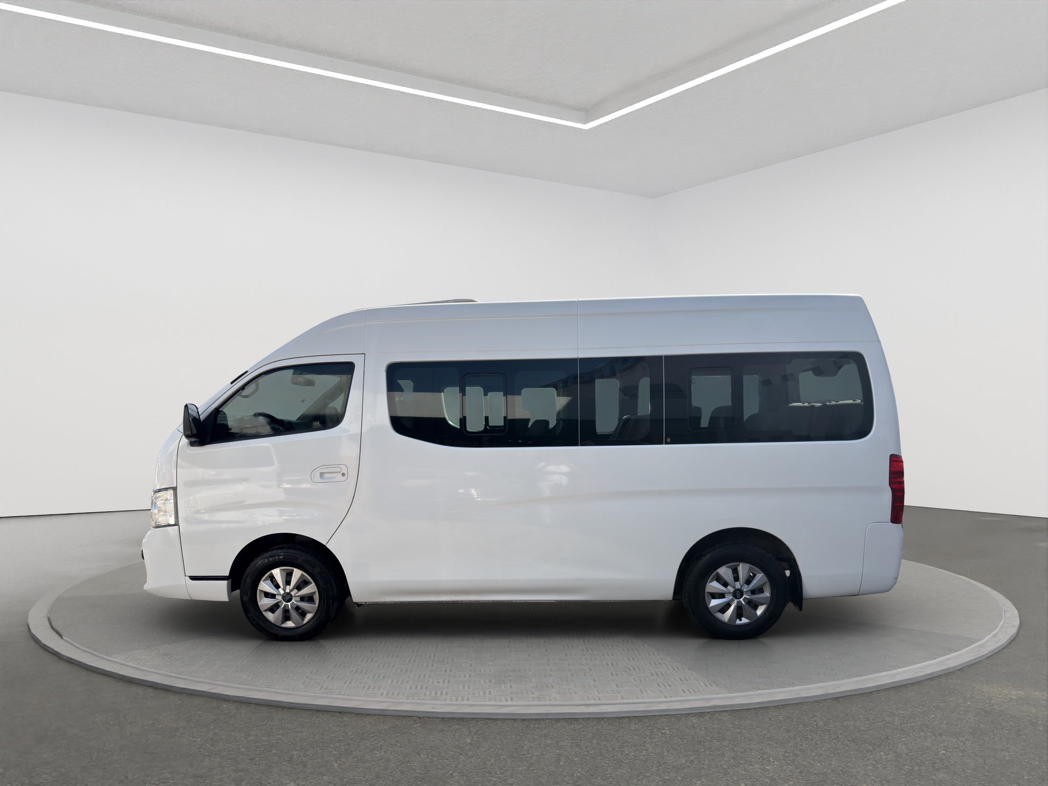 2020 Nissan URVAN 4 PTS AMPLIA TD TM5 AAC DESEM TRAS 15 PAS