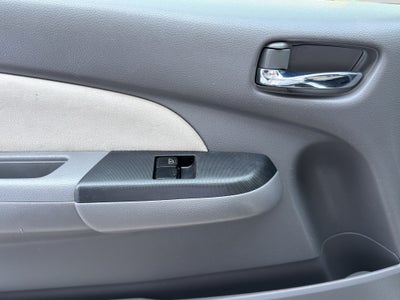 2022 Nissan URVAN 4 PTS AMPLIA TM5 AAC DESEM TRAS 15 PAS