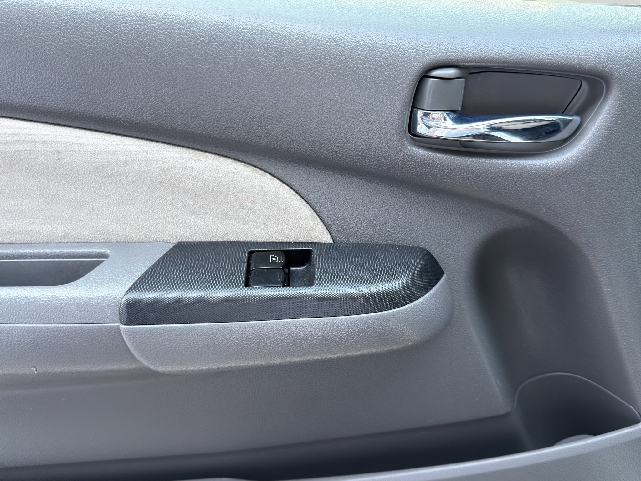 2022 Nissan URVAN 4 PTS AMPLIA TM5 AAC DESEM TRAS 15 PAS