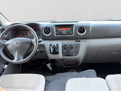 2022 Nissan URVAN 4 PTS AMPLIA TM5 AAC DESEM TRAS 15 PAS