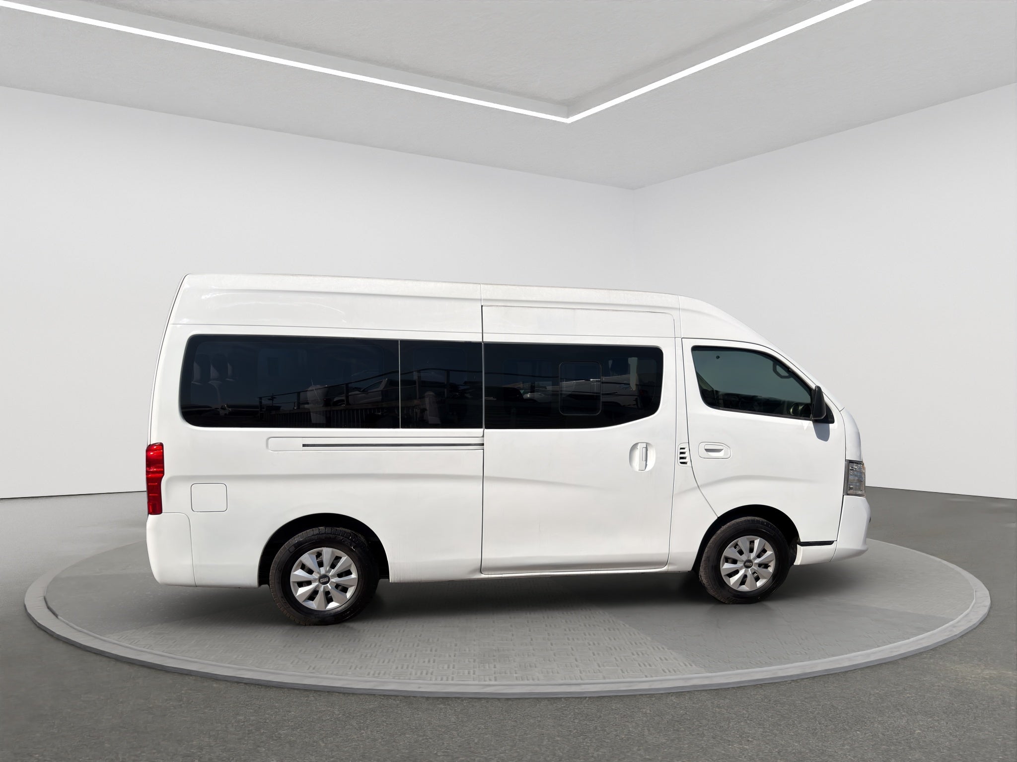 2020 Nissan URVAN 4 PTS AMPLIA TM5 AAC DESEM TRAS 15 PAS