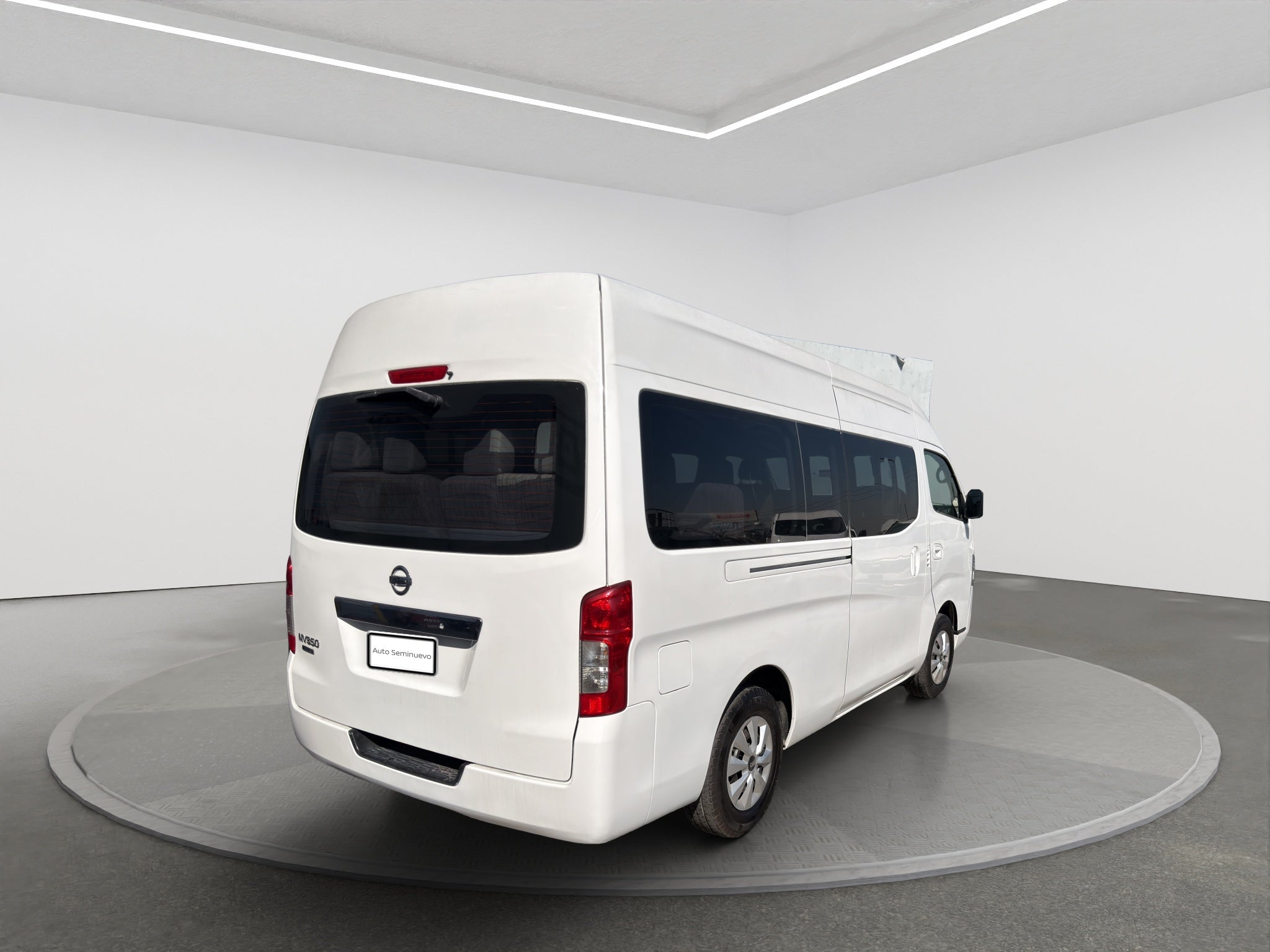 2020 Nissan URVAN 4 PTS AMPLIA TM5 AAC DESEM TRAS 15 PAS