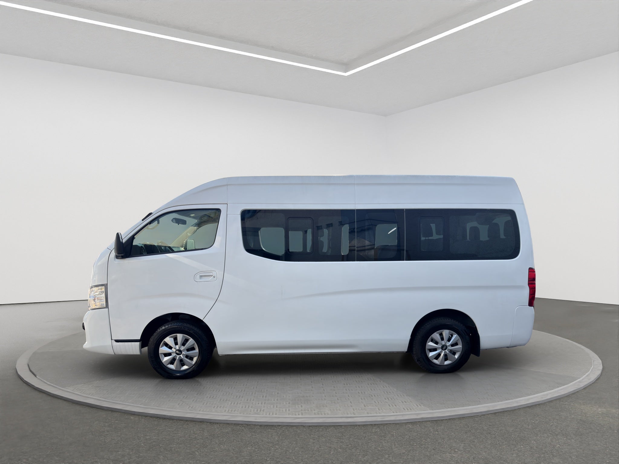 2020 Nissan URVAN 4 PTS AMPLIA TM5 AAC DESEM TRAS 15 PAS