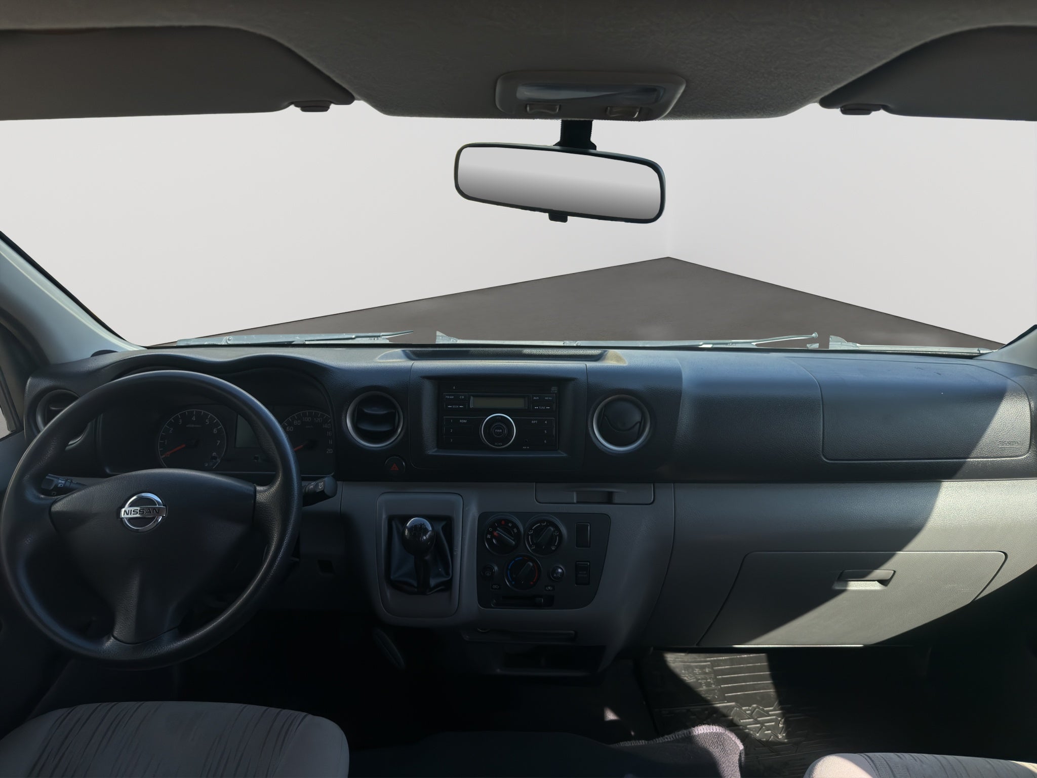 2020 Nissan URVAN 4 PTS AMPLIA TM5 AAC DESEM TRAS 15 PAS