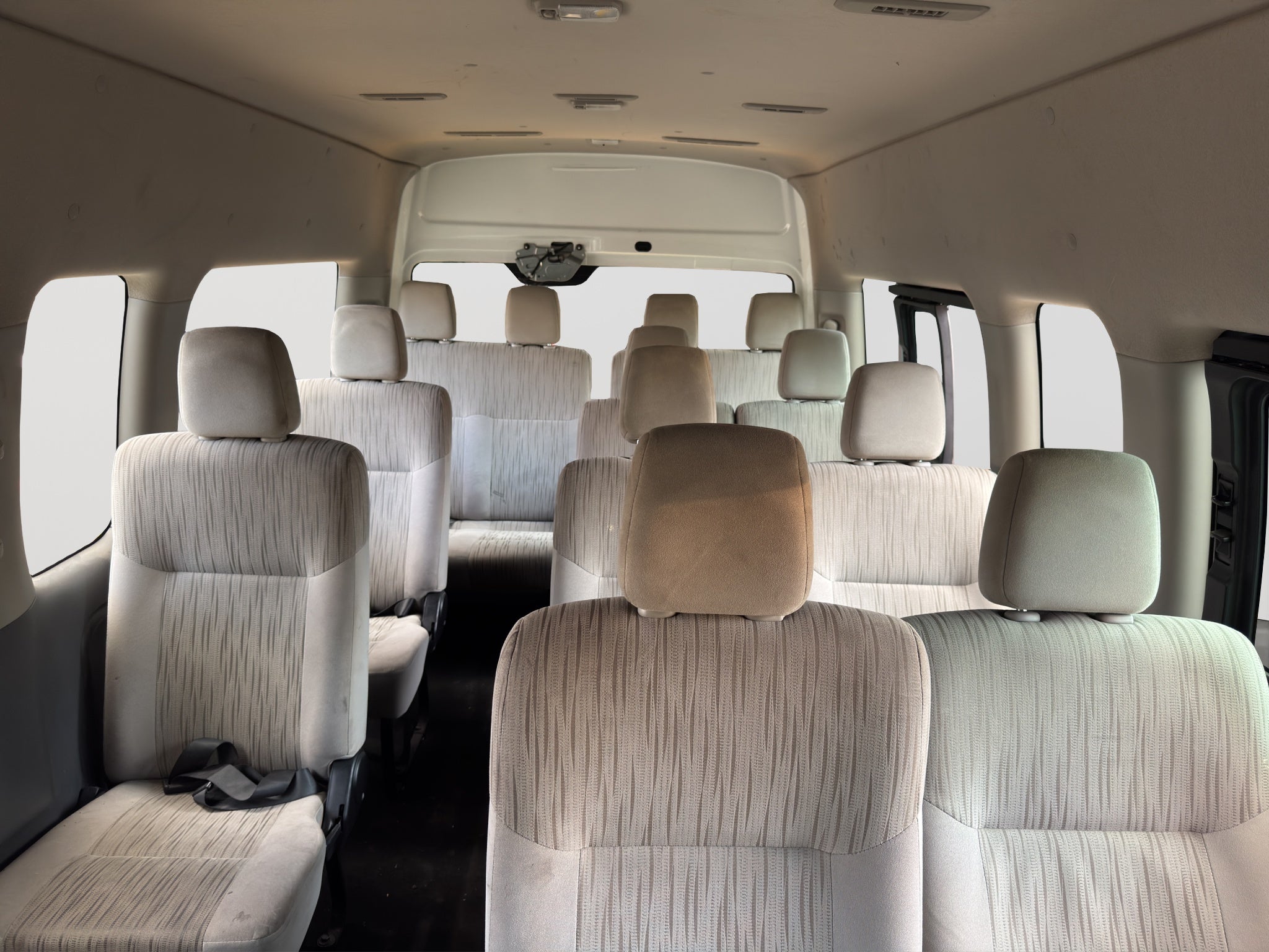 2020 Nissan URVAN 4 PTS AMPLIA TM5 AAC DESEM TRAS 15 PAS