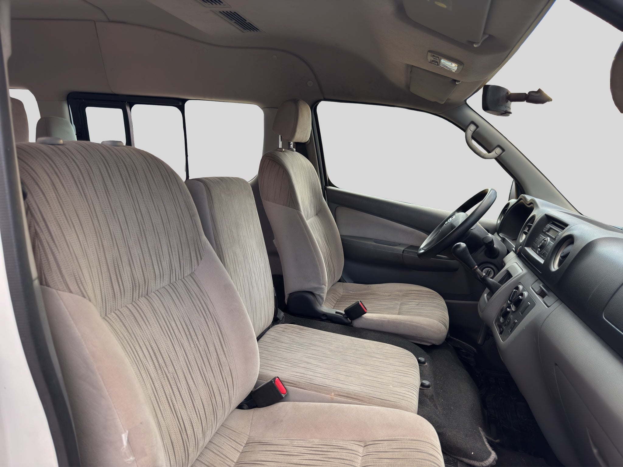 2020 Nissan URVAN 4 PTS AMPLIA TM5 AAC DESEM TRAS 15 PAS