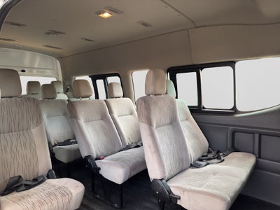 2020 Nissan URVAN 4 PTS AMPLIA TM5 AAC DESEM TRAS 15 PAS