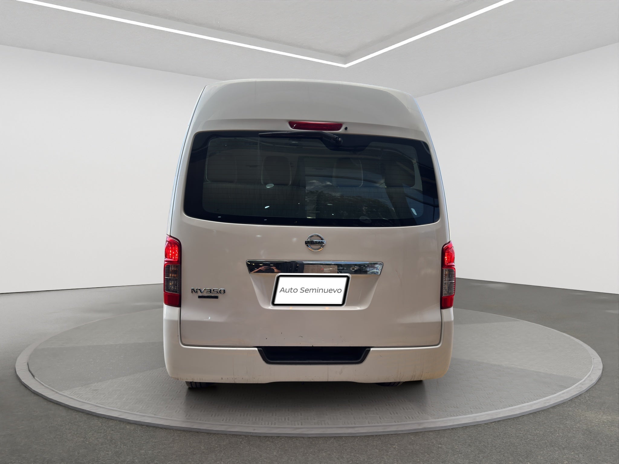 2020 Nissan URVAN 4 PTS AMPLIA TM5 AAC DESEM TRAS 15 PAS
