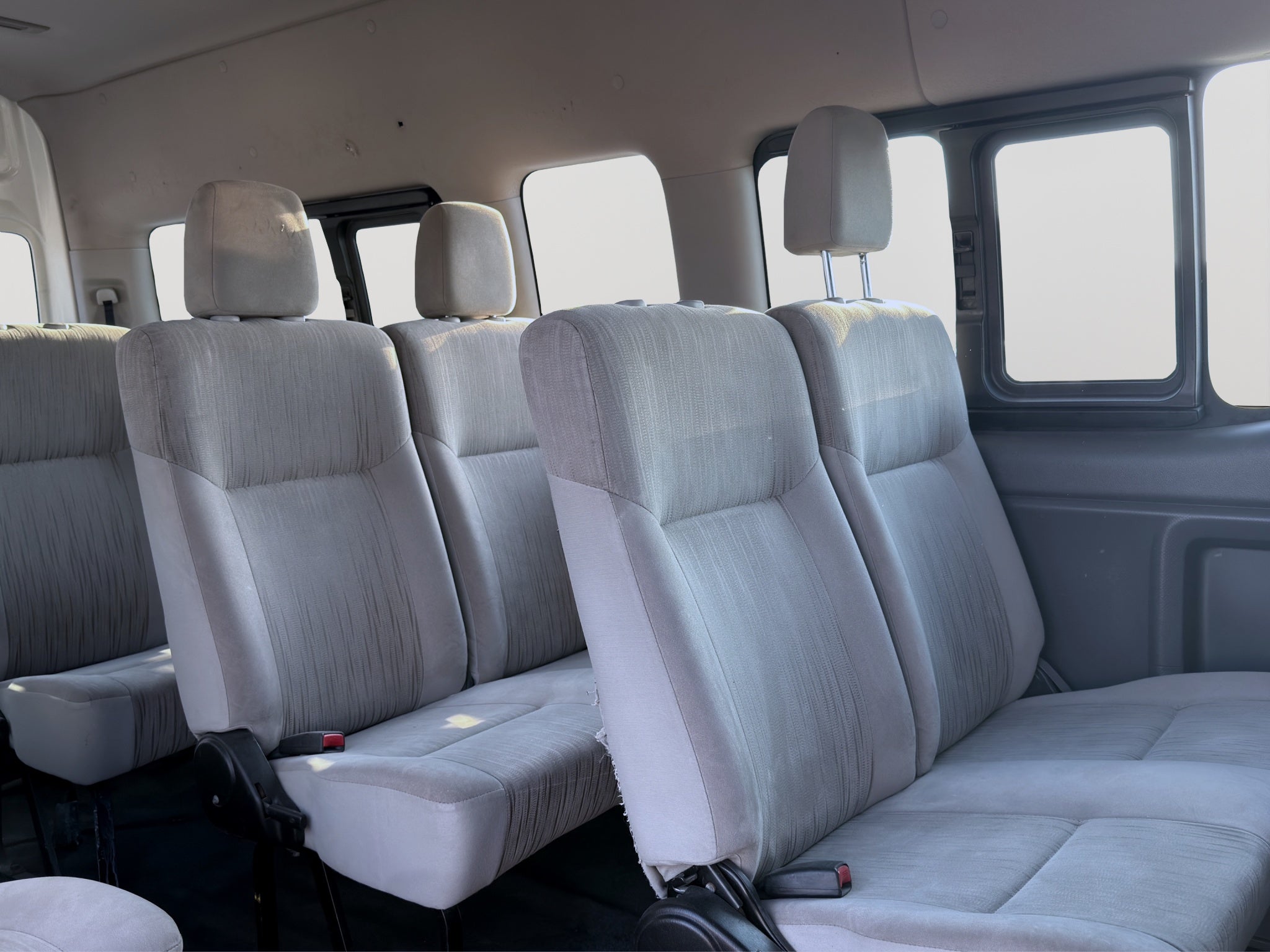 2021 Nissan URVAN 4 PTS AMPLIA TM5 AAC DESEM TRAS 15 PAS