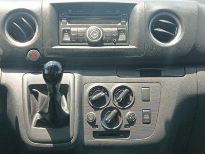 2023 Nissan URVAN 4 PTS AMPLIA TM5 AAC DESEM TRAS 14 PAS