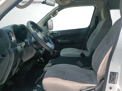 2023 Nissan URVAN 4 PTS AMPLIA TM5 AAC DESEM TRAS 14 PAS