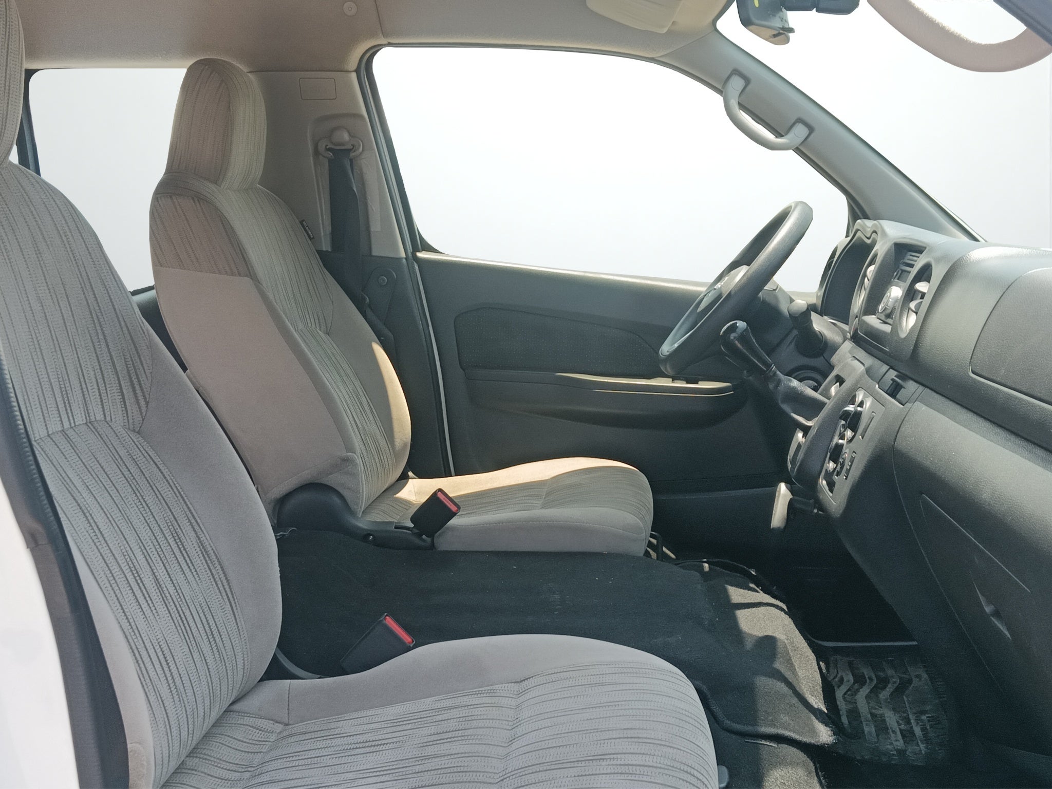 2023 Nissan URVAN 4 PTS AMPLIA TM5 AAC DESEM TRAS 14 PAS