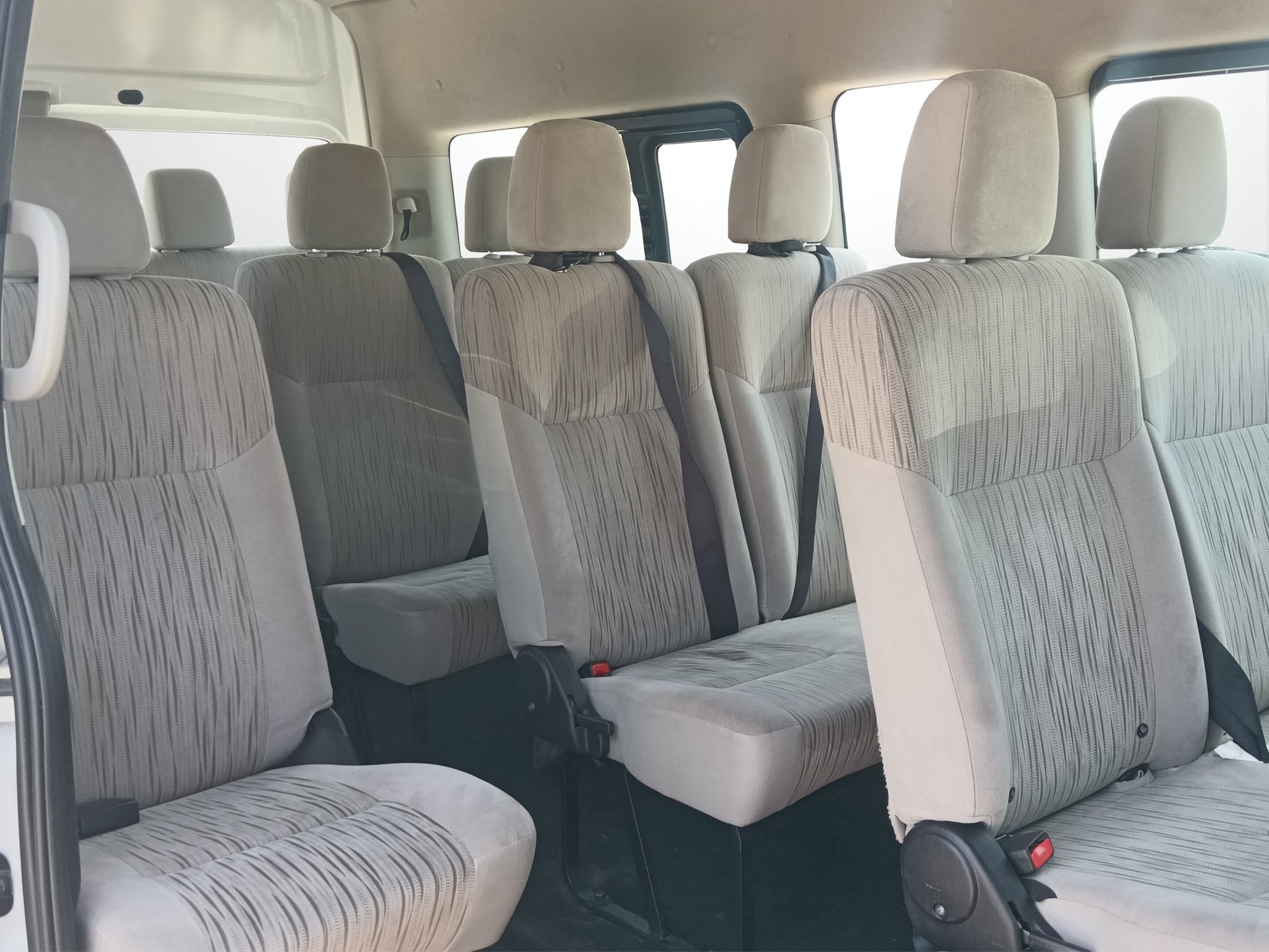 2023 Nissan URVAN 4 PTS AMPLIA TM5 AAC DESEM TRAS 14 PAS
