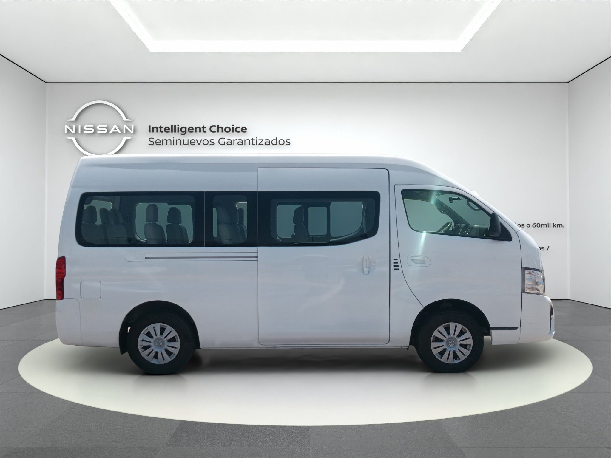2023 Nissan URVAN 4 PTS AMPLIA TM5 AAC DESEM TRAS 14 PAS