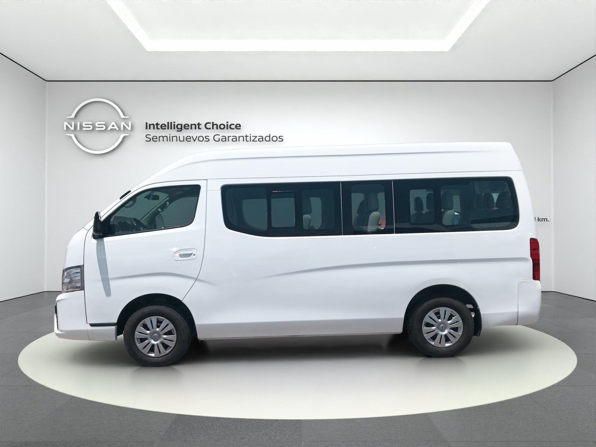 2023 Nissan URVAN 4 PTS AMPLIA TM5 AAC DESEM TRAS 14 PAS