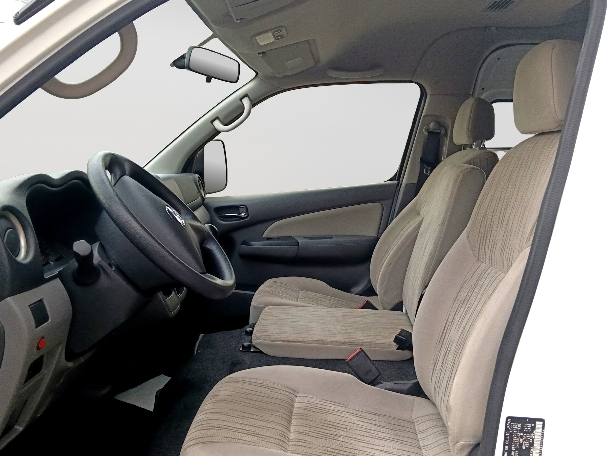 2021 Nissan URVAN 4 PTS AMPLIA TM5 AAC DESEM TRAS 15 PAS
