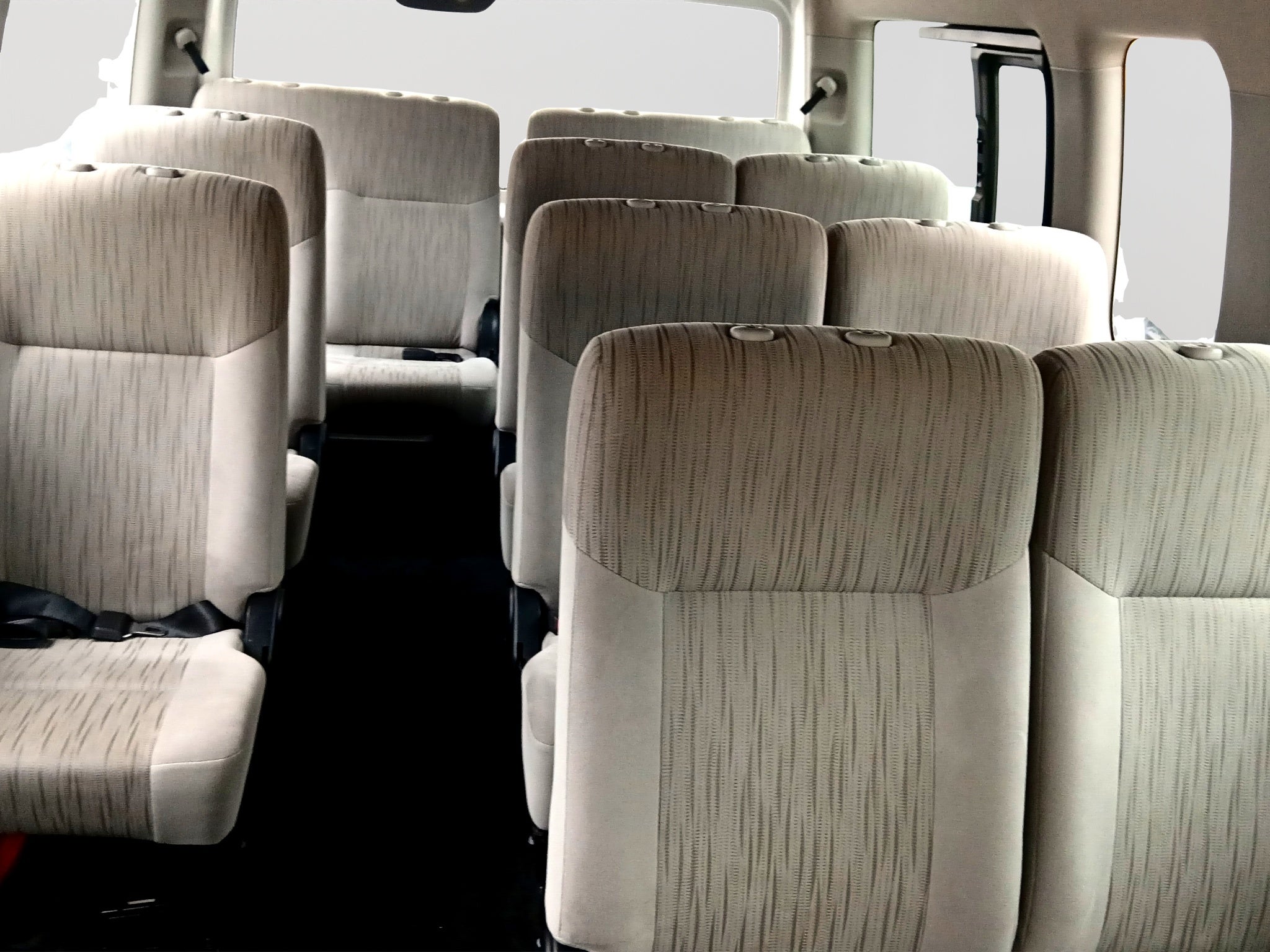 2021 Nissan URVAN 4 PTS AMPLIA TM5 AAC DESEM TRAS 15 PAS