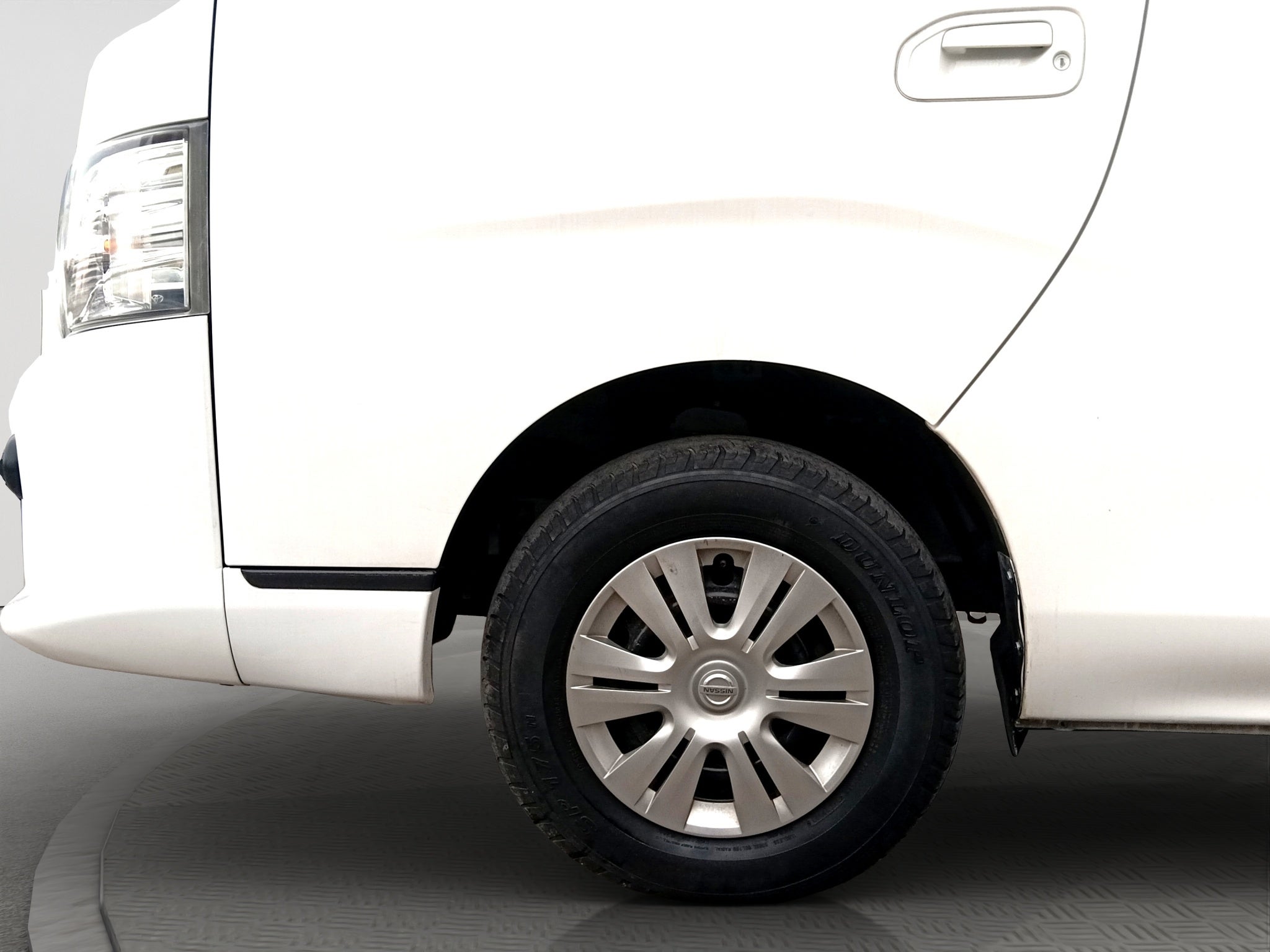 2021 Nissan URVAN 4 PTS AMPLIA TM5 AAC DESEM TRAS 15 PAS
