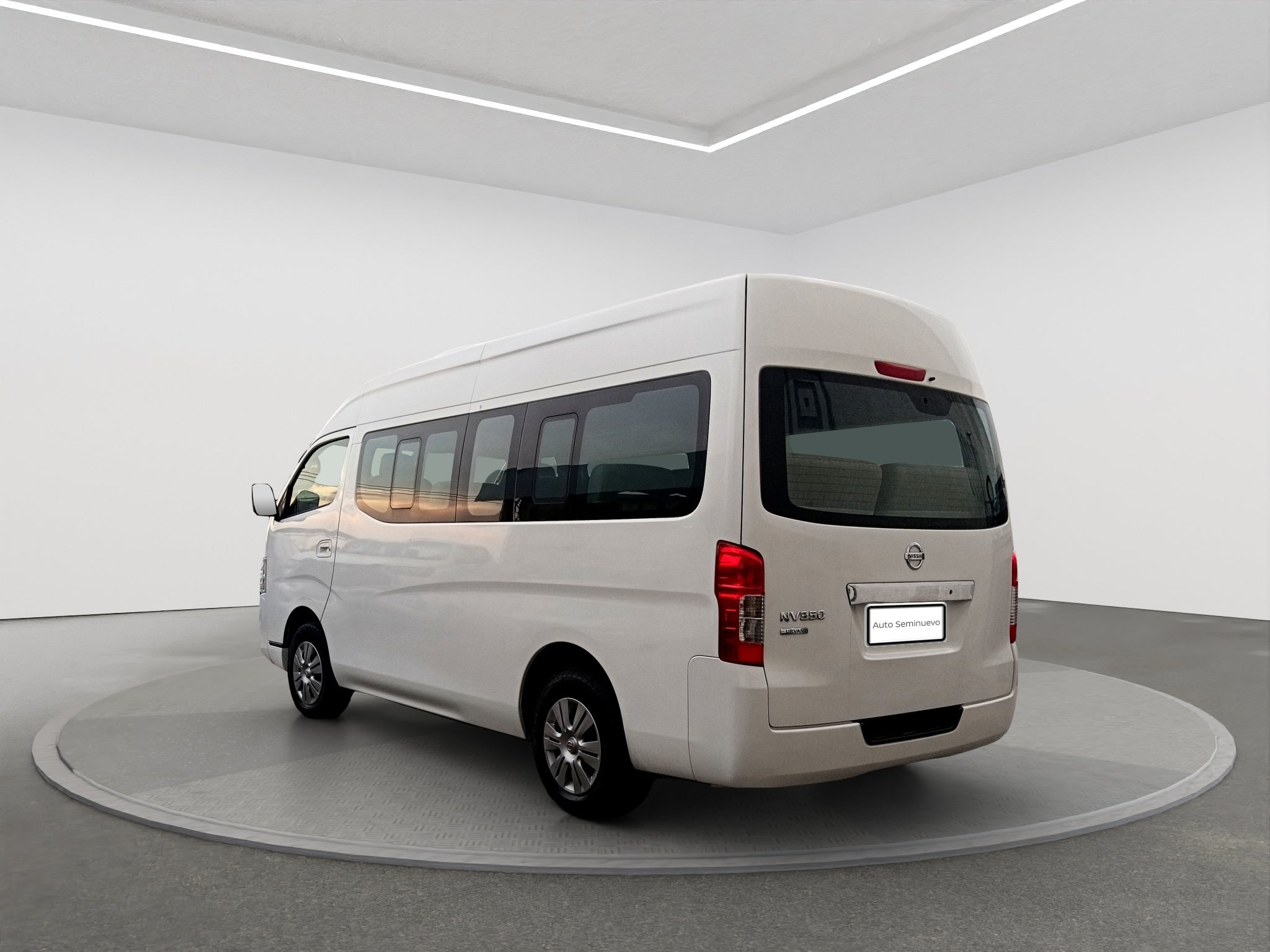 2021 Nissan URVAN 4 PTS AMPLIA TM5 AAC DESEM TRAS 15 PAS