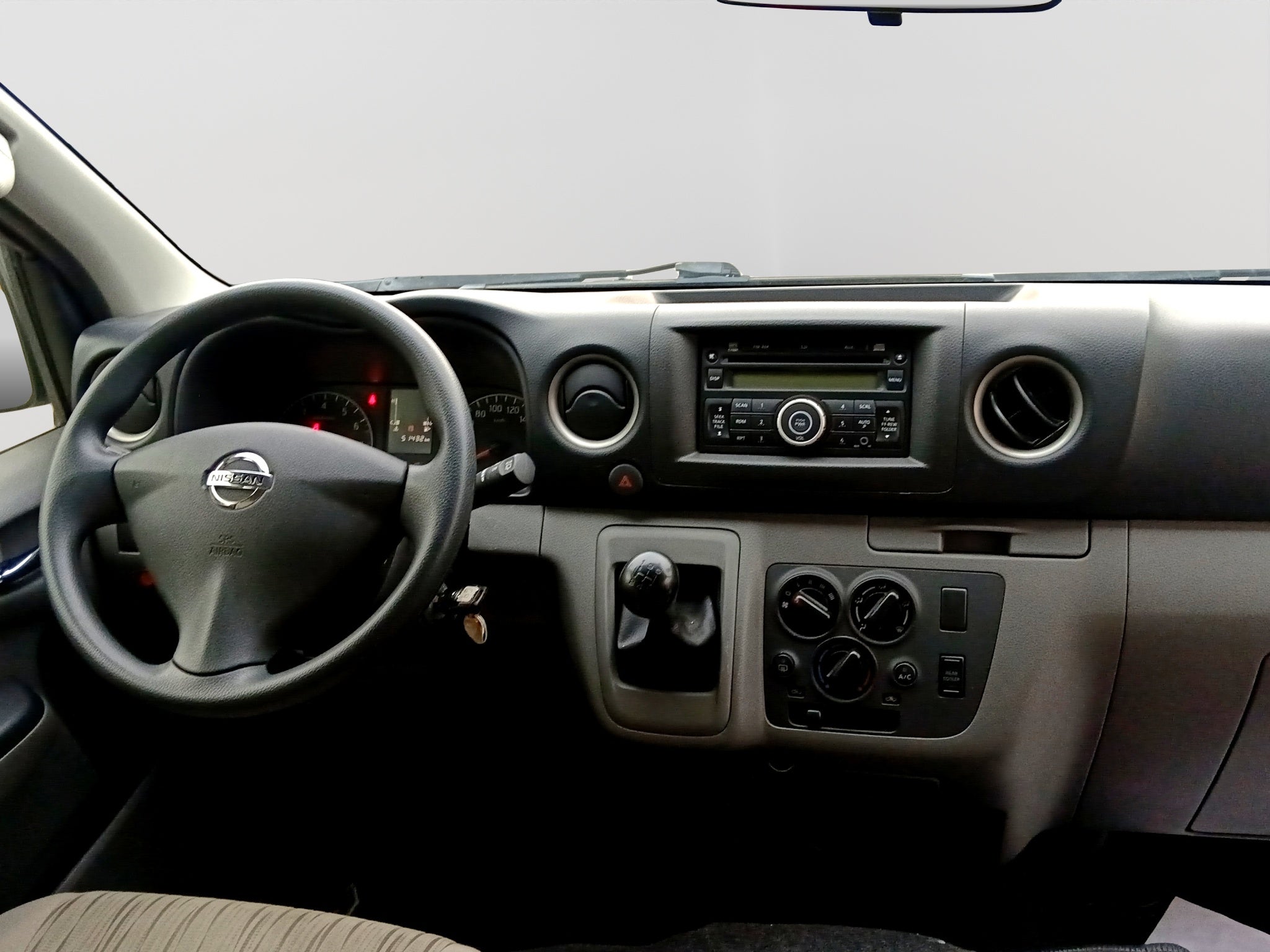 2021 Nissan URVAN 4 PTS AMPLIA TM5 AAC DESEM TRAS 15 PAS