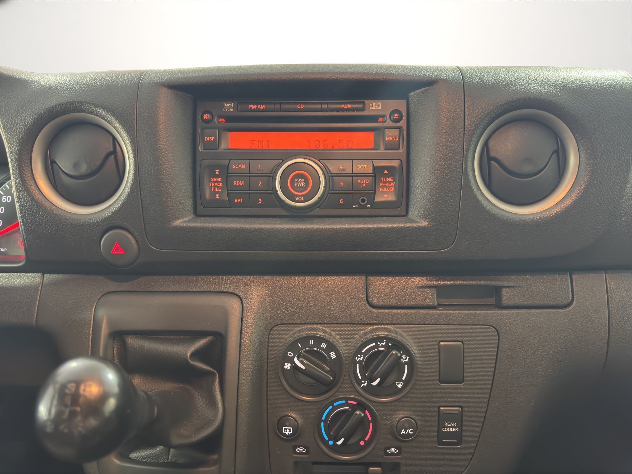 2024 Nissan URVAN 4P AMPLIA L42.5 MAN 15PAS PSEG