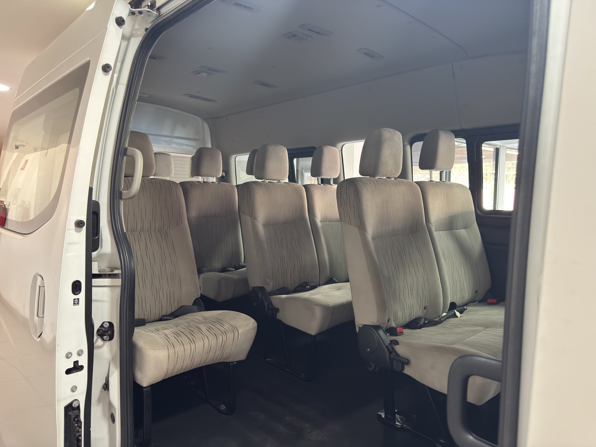 2024 Nissan URVAN 4P AMPLIA L42.5 MAN 15PAS PSEG