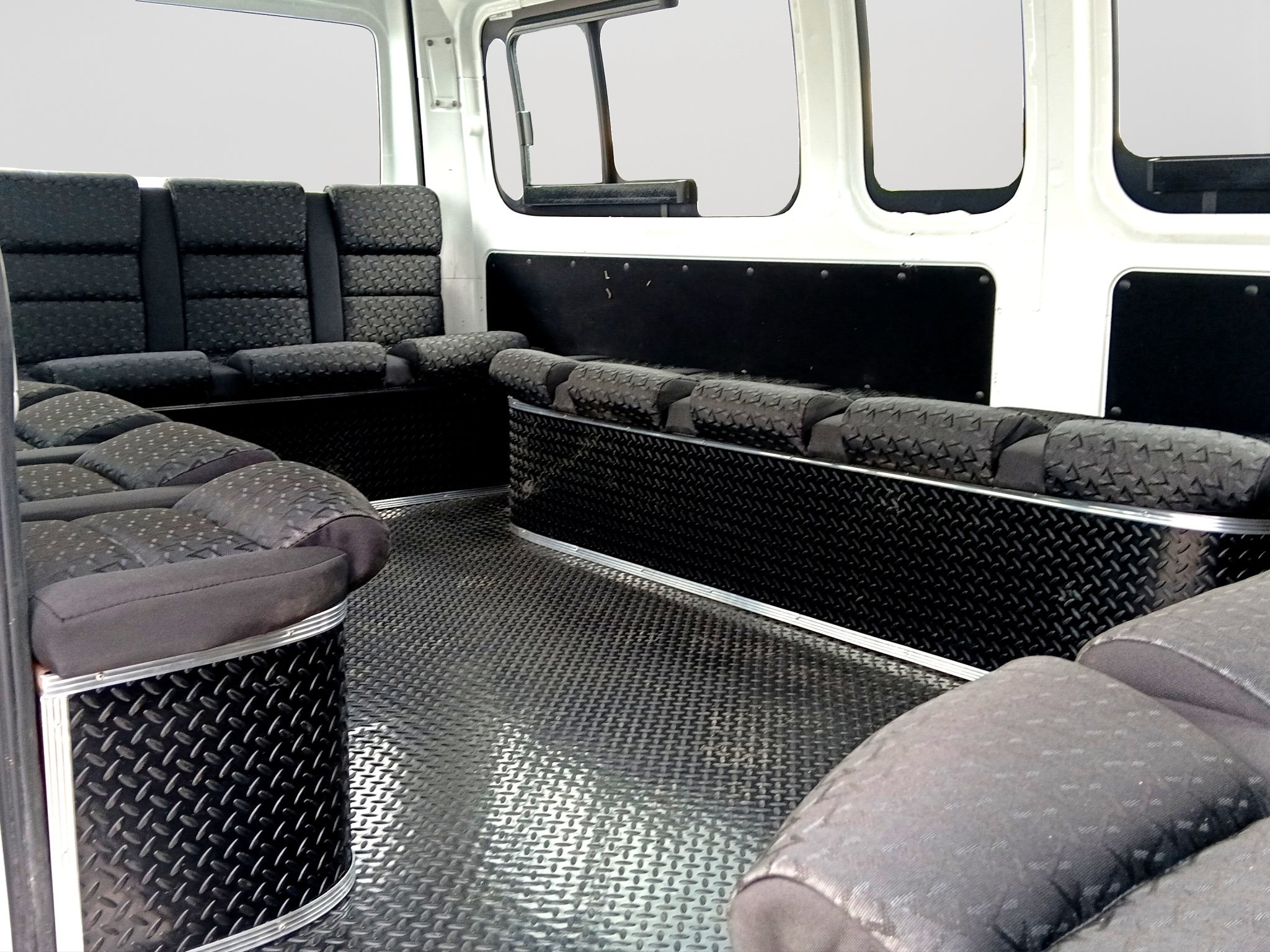 2025 Nissan URVAN 14 PAS
