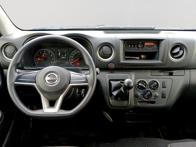 2025 Nissan URVAN 14 PAS