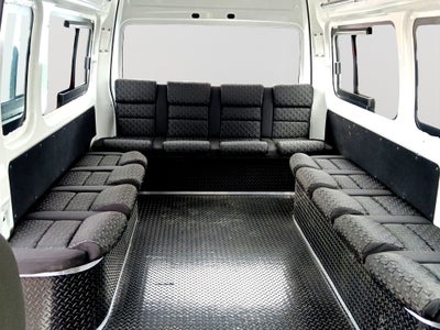 2025 Nissan URVAN 14 PAS