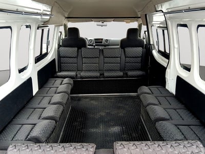 2025 Nissan URVAN 14 PAS