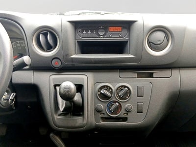 2025 Nissan URVAN 14 PAS