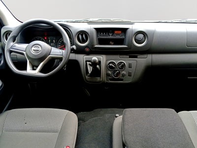2025 Nissan URVAN 14 PAS
