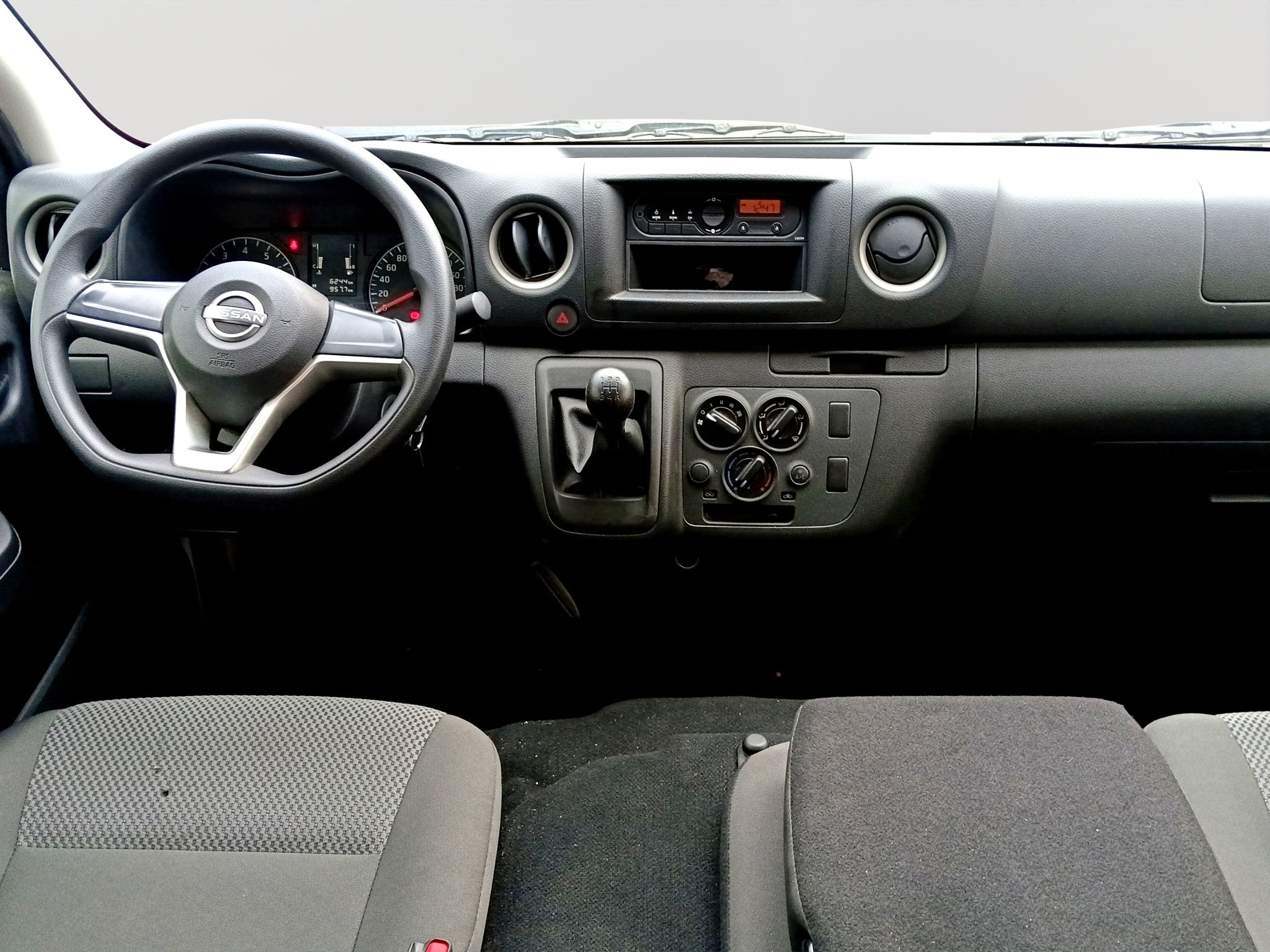 2025 Nissan URVAN 14 PAS
