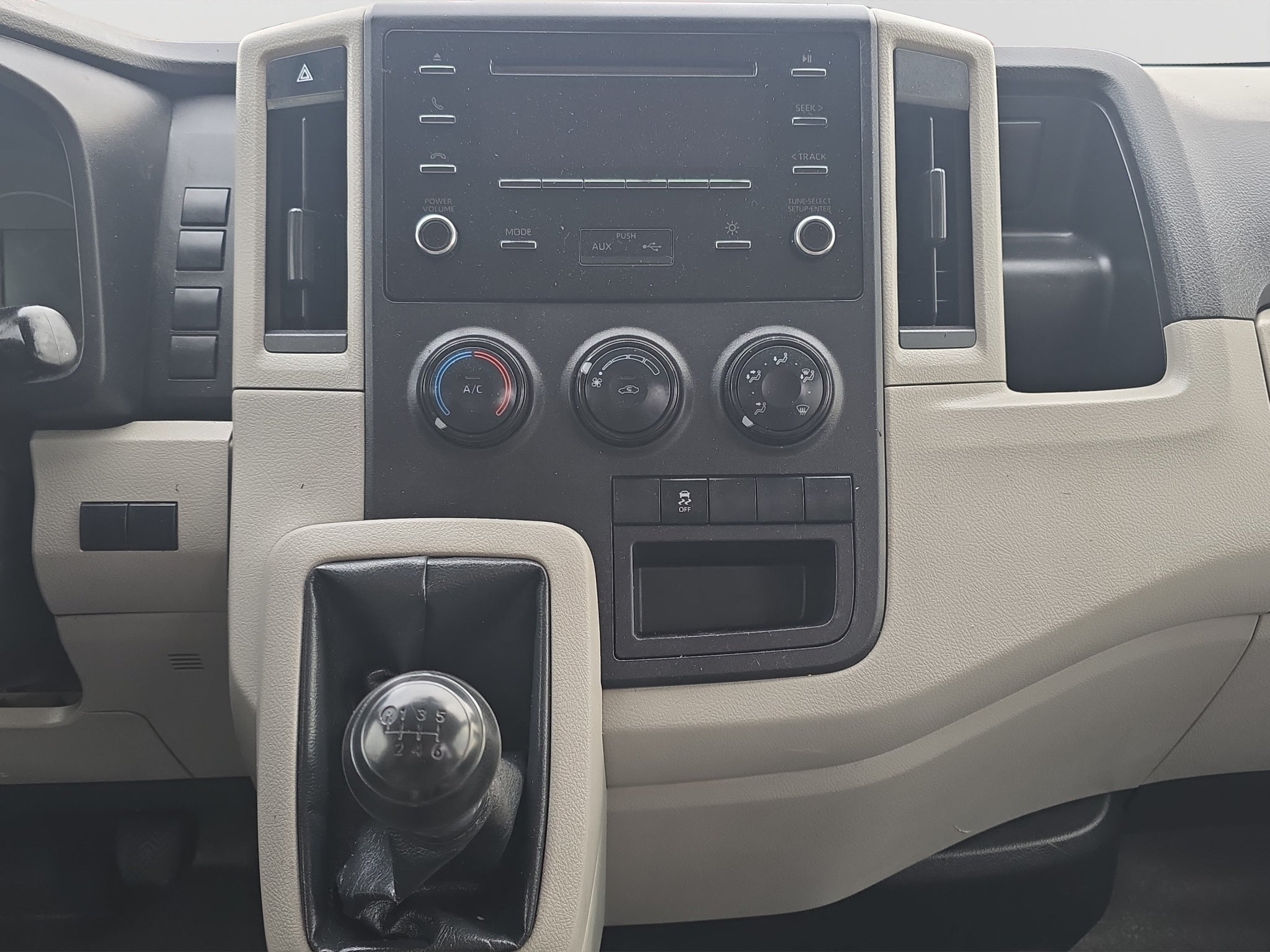 2020 Toyota HIACE 5 PTS DX SUPERLARGA TM5 TOLDO ALTO