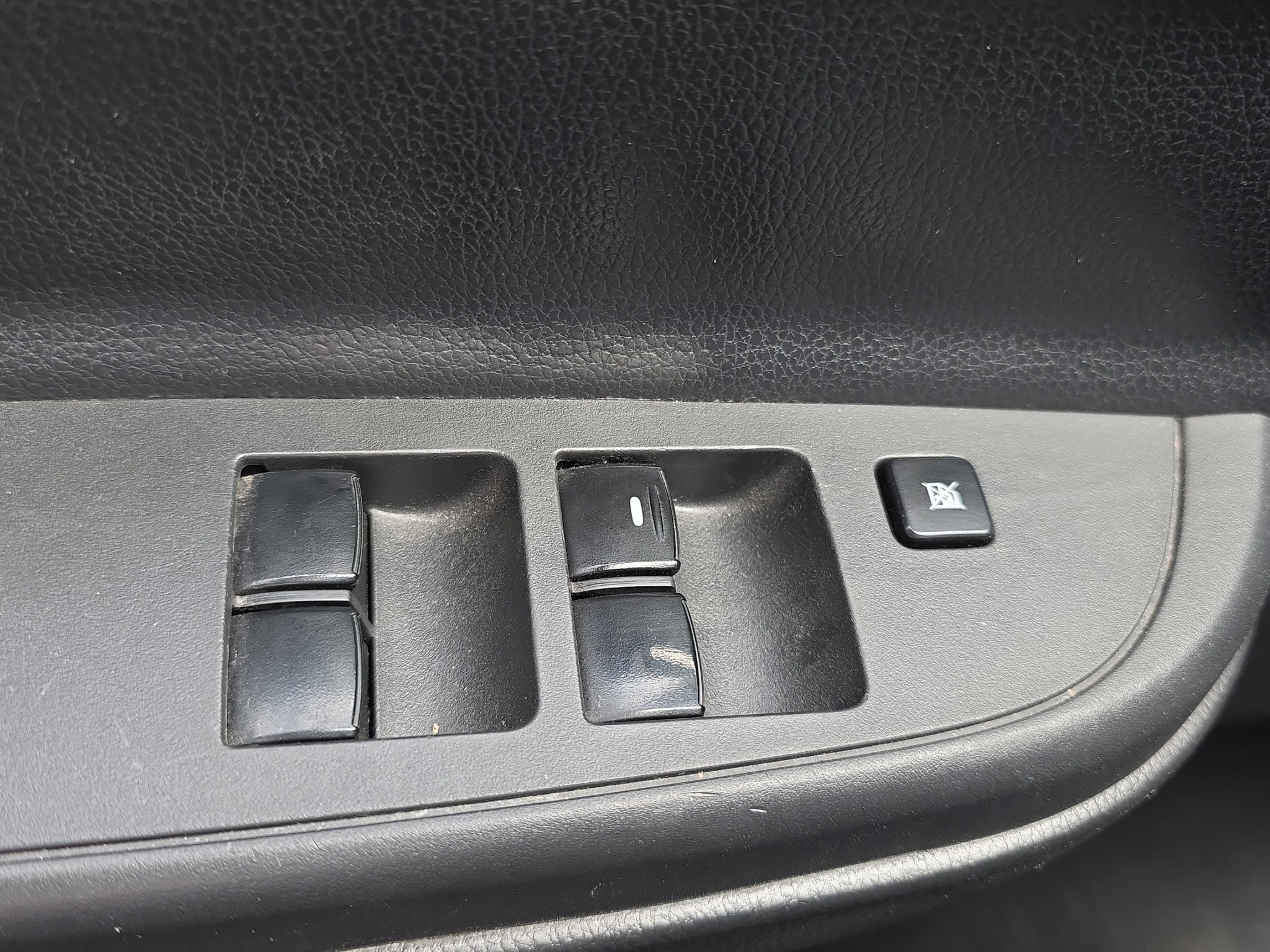 2023 Mitsubishi L200 4 PTS GLX CABINA DOBLE 24TD TM5 4X4