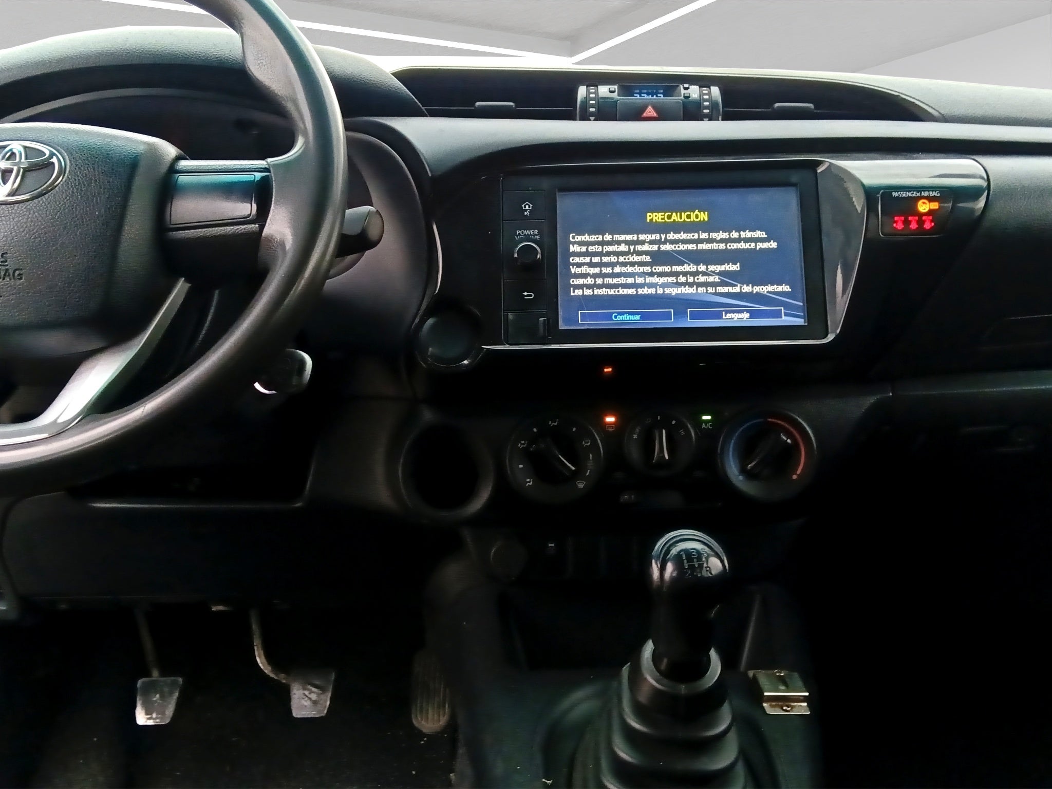 2022 Toyota HILUX 4 PTS DOBLE CAB SR TM5 AAC VE RA-17