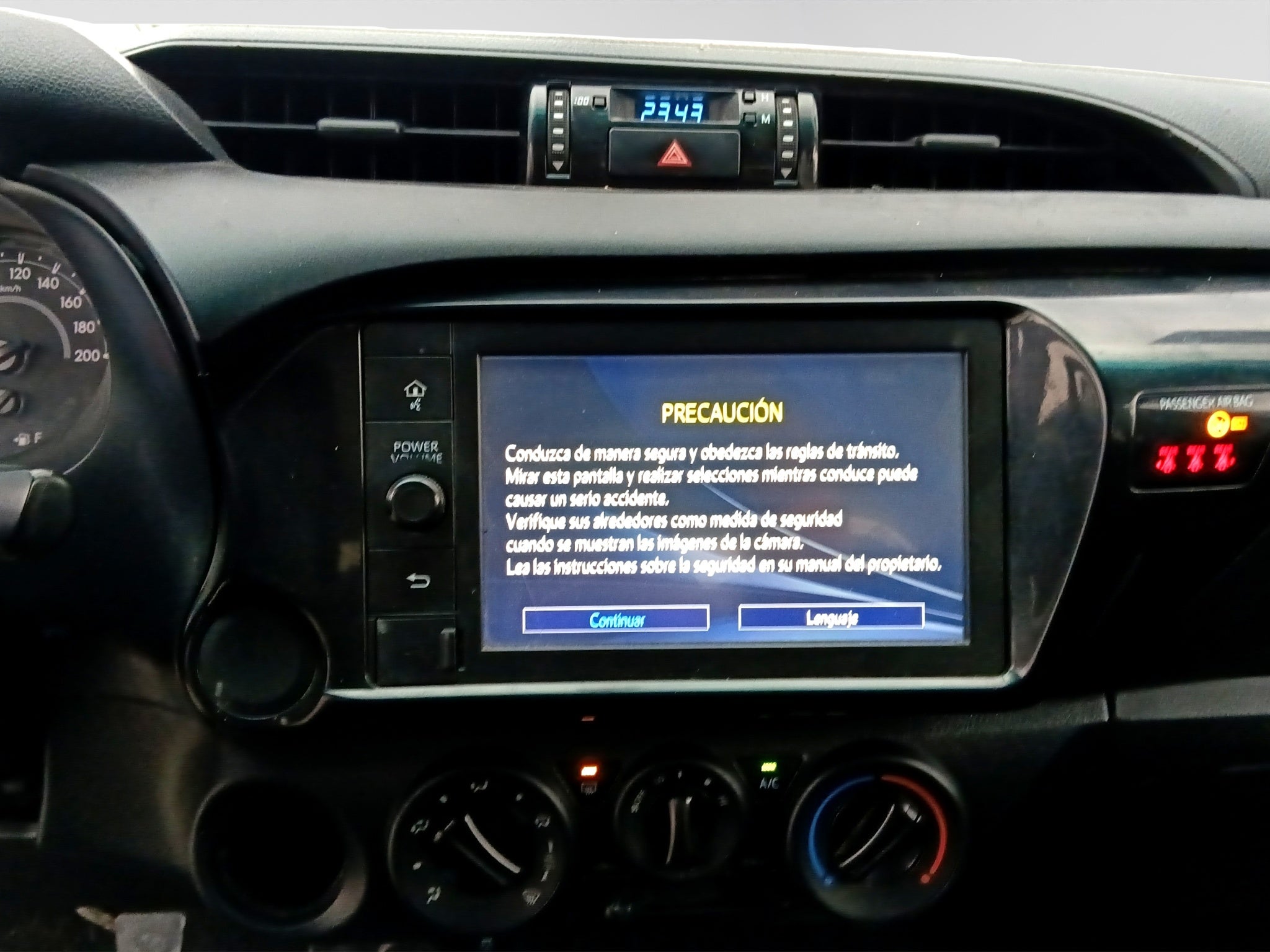 2022 Toyota HILUX 4 PTS DOBLE CAB SR TM5 AAC VE RA-17