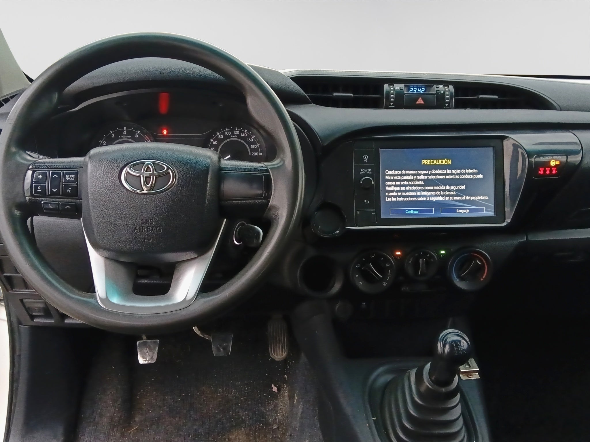 2022 Toyota HILUX 4 PTS DOBLE CAB SR TM5 AAC VE RA-17