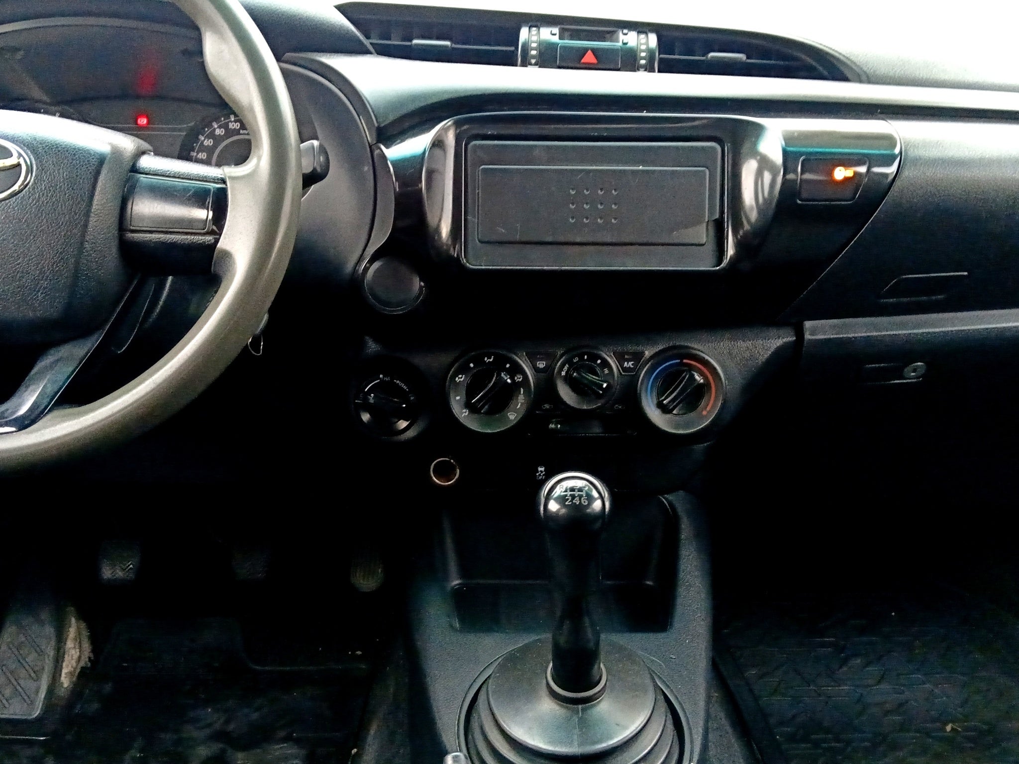 2020 Toyota HILUX 4 PTS DOBLE CAB BASE TM5 AAC VE DEL