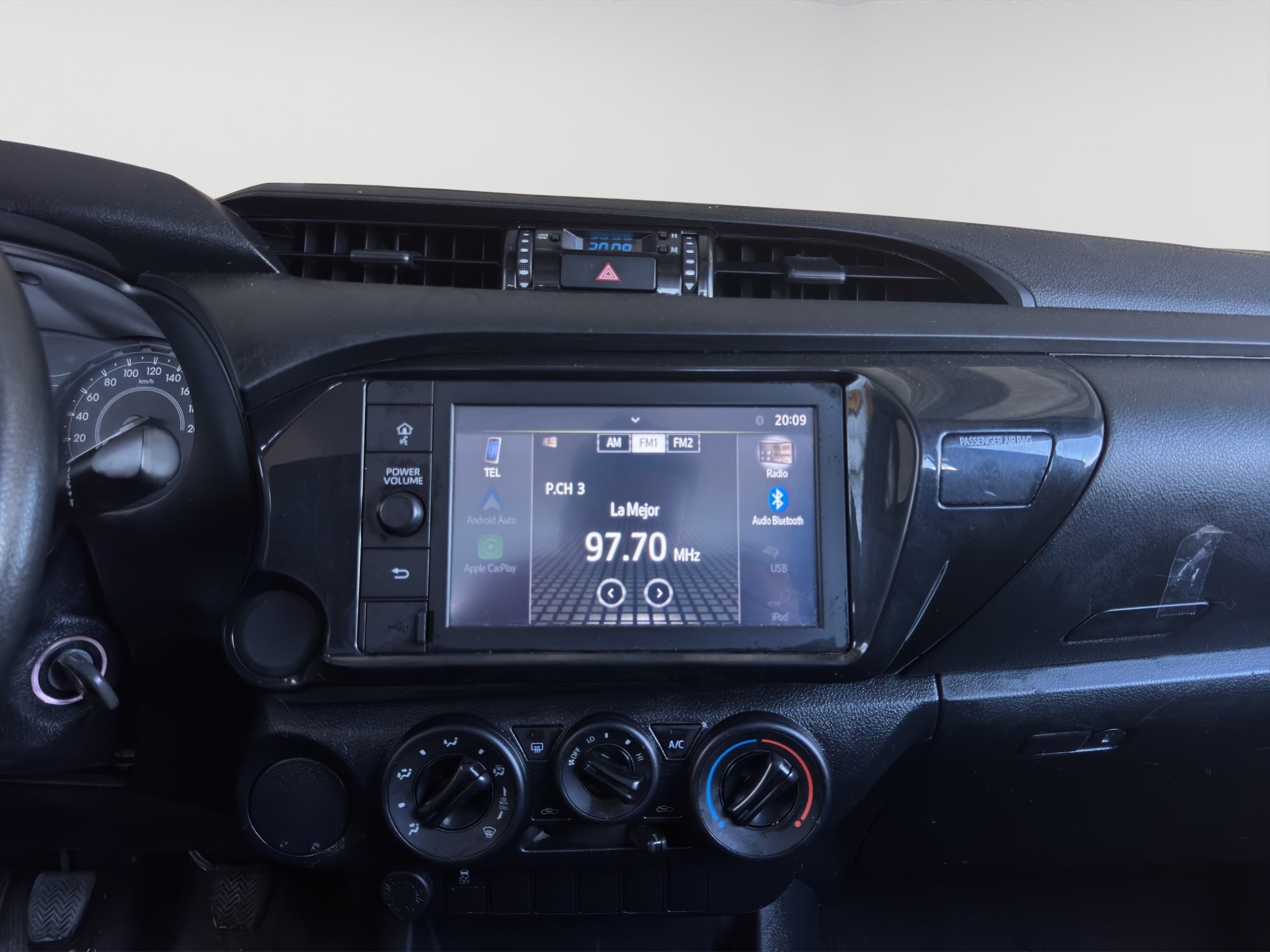 2022 Toyota HILUX 4 PTS DOBLE CAB SR TM5 AAC VE RA-17